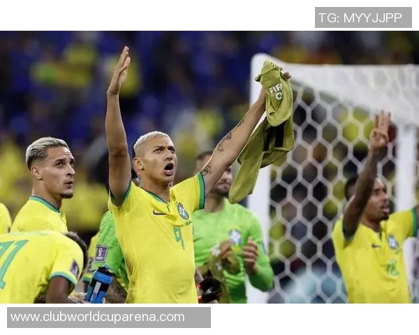 卡塞米罗的足球之路：从巴西传奇到欧洲顶级中场的蜕变与辉煌